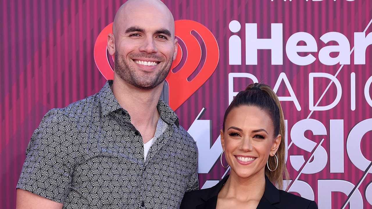 One Tree Hill's Jana Kramer Weds Michael Caussin!