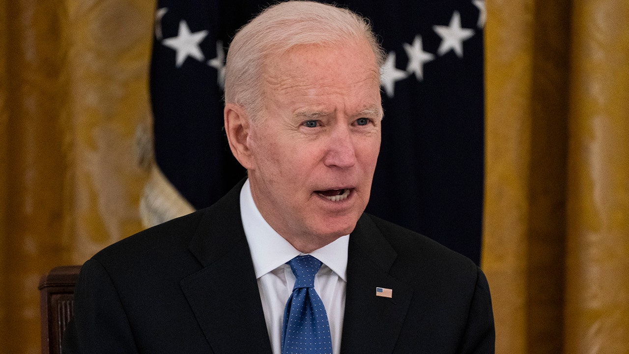 Biden convenes Cabinet meeting amid border crisis, spending bill push