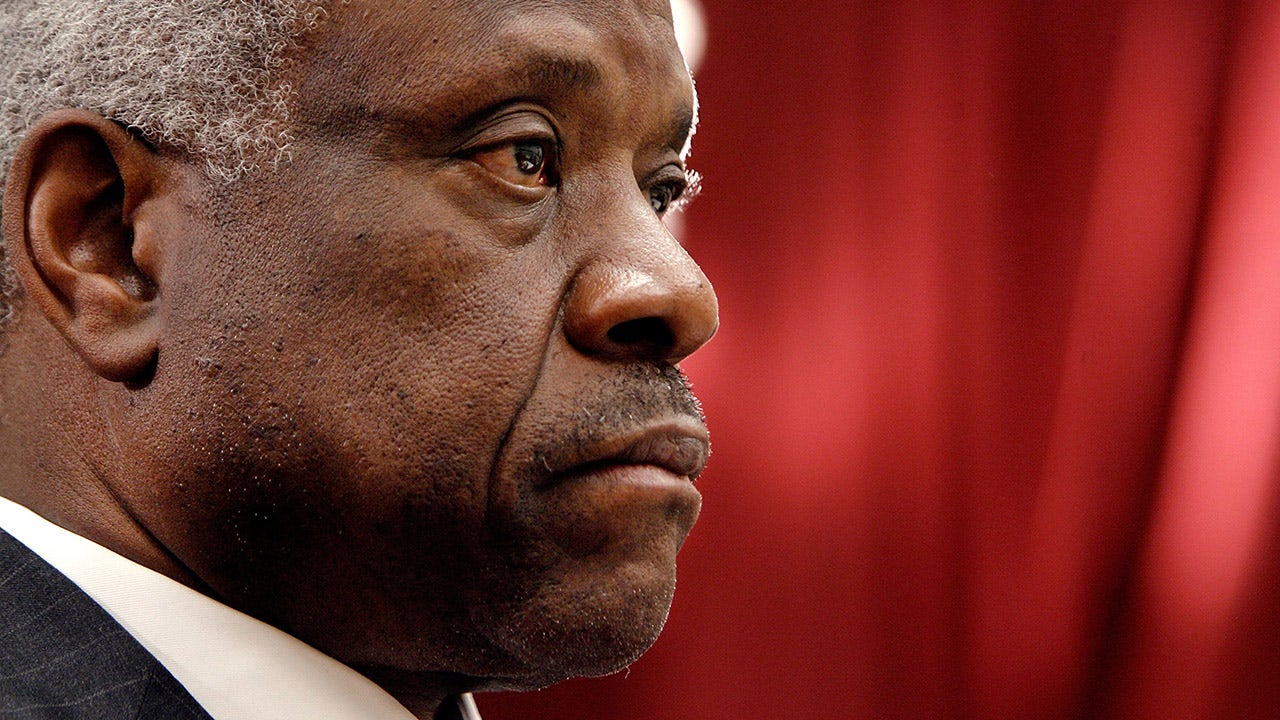 Senate Democrats push Clarence Thomas to recuse himself from Jan. 6 cases