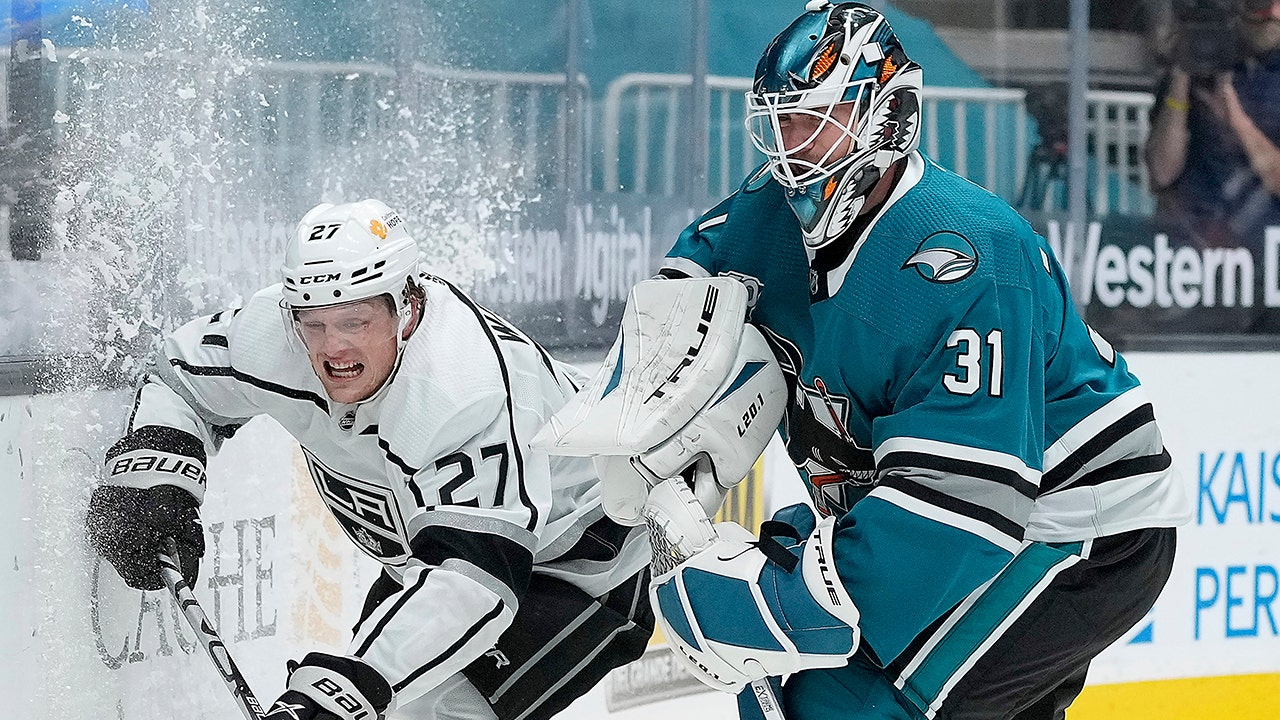 Martin Jones makes 32 saves to lead Sharks past Kings 5-2