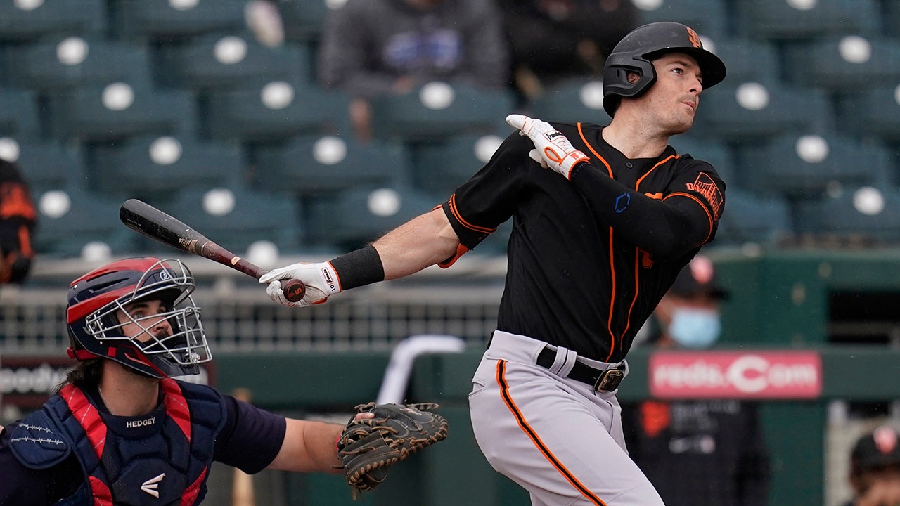 VIDEO: Giants' Mike Yastrzemski's Family Was Bummed When He Was Thrown Out  on His First Career Hit