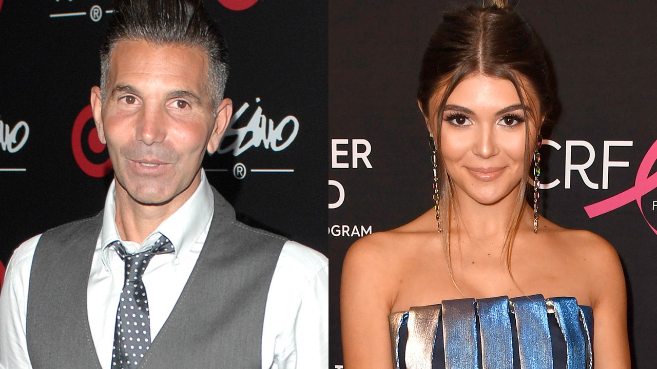 Olivia Jade Giannulli and brothers caught Mossimo Giannulli from prison