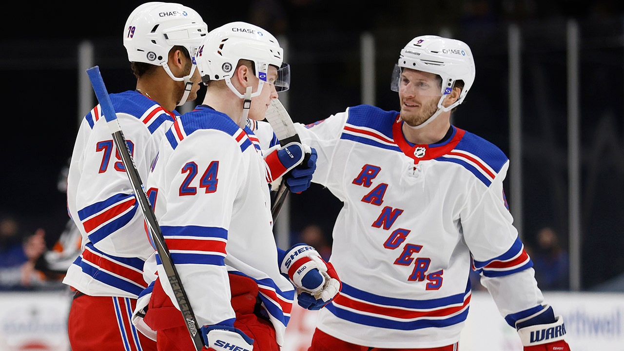 Georgiev stops 31 shots, Rangers beat Islanders 4-1