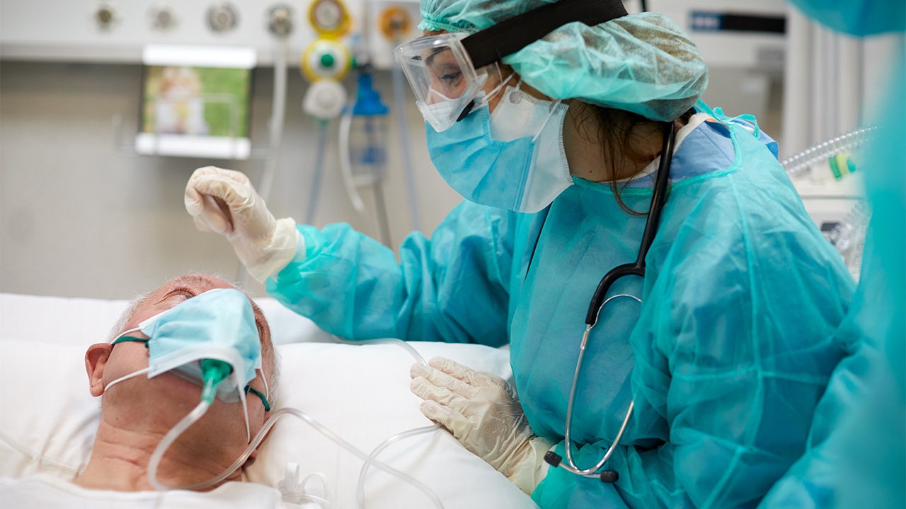 Nashville COVID ICU nurses give patient a spa day