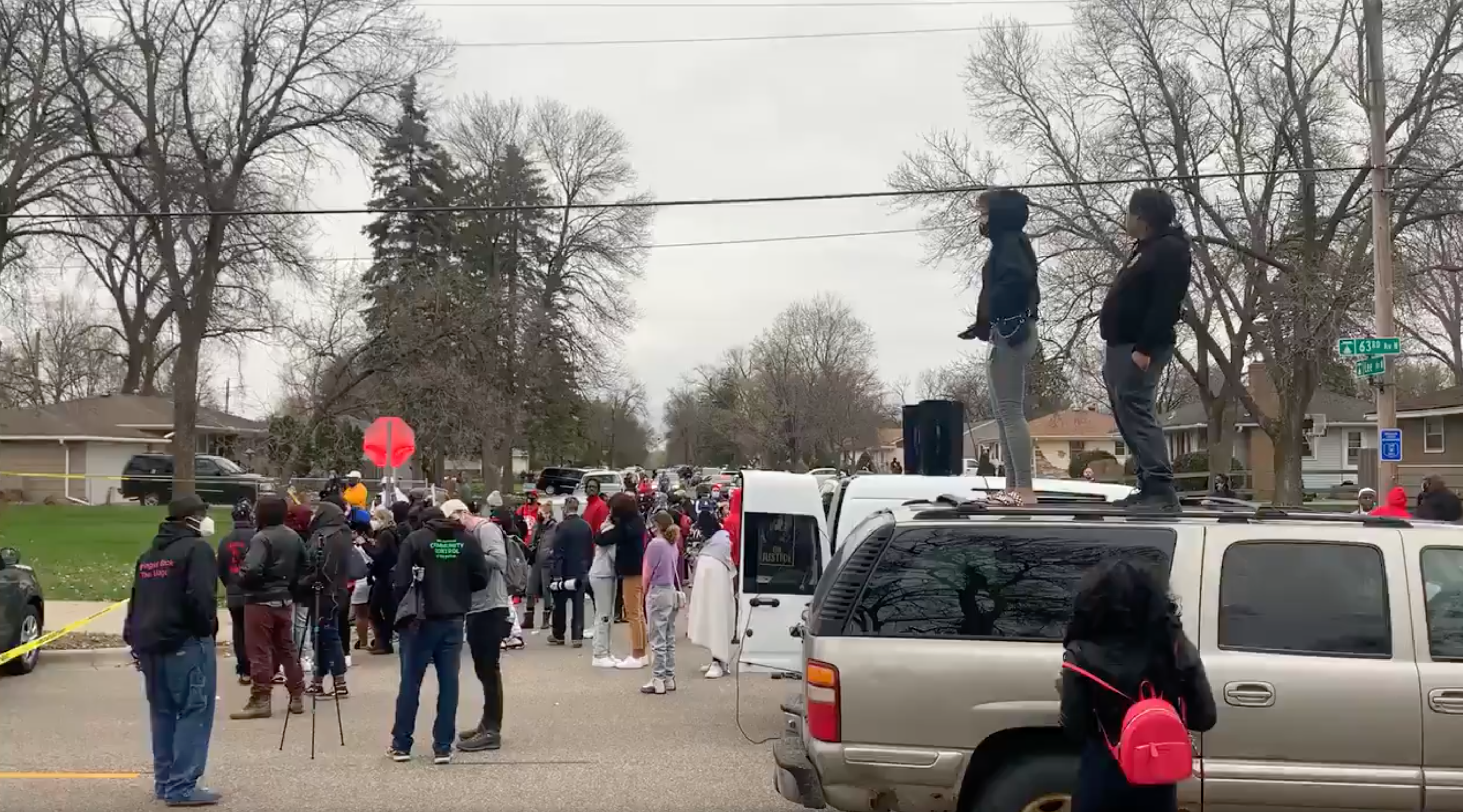 Minnesota cop cars damaged after police shoot suspect attempting to outrun traffic stop