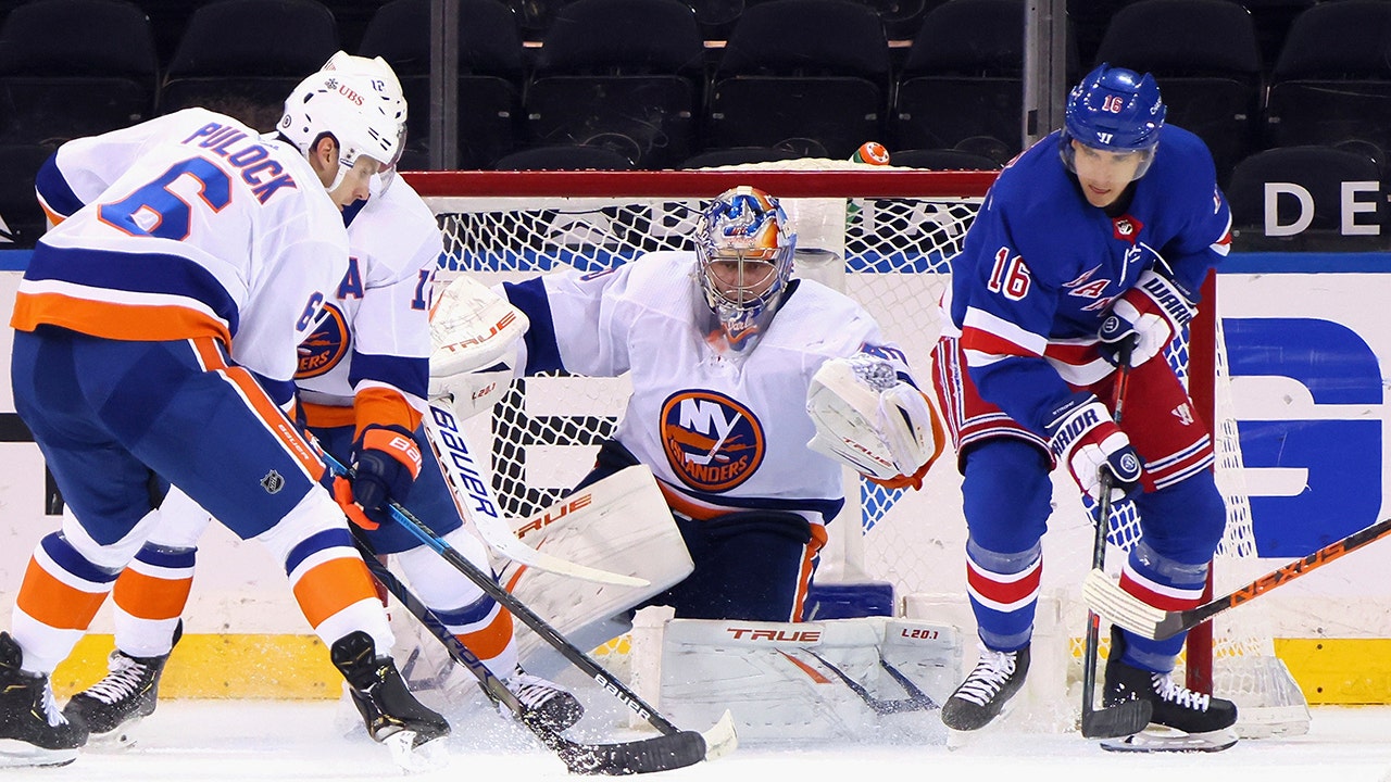 Varlamov gets 3rd shutout vs. Rangers in Islanders' 4-0 win