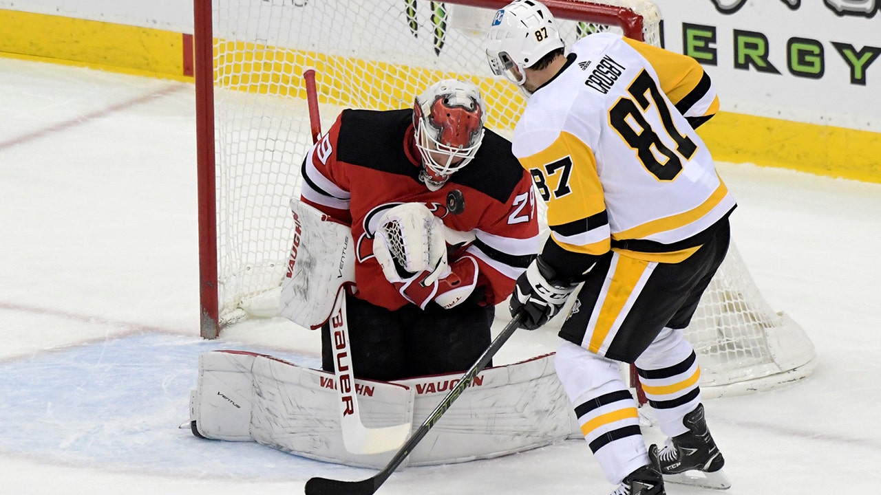Rust scores 2, Crosby gets goal, 2 assists, Pens beat Devils