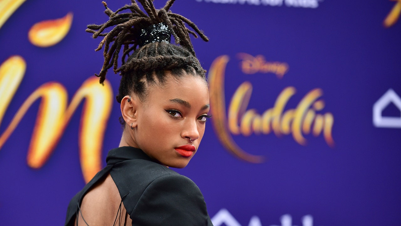 Willow Smith shaves head onstage during ‘Whip My Hair’ performance