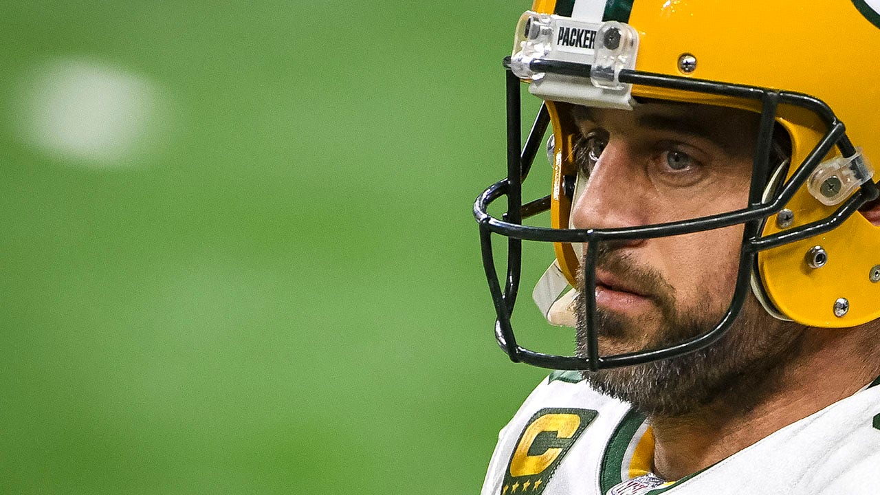 Packers纵队的亚伦·罗杰斯（Aaron Rodgers）名人堂NFL总经理：“很多女歌手现在都在联盟中踢球”