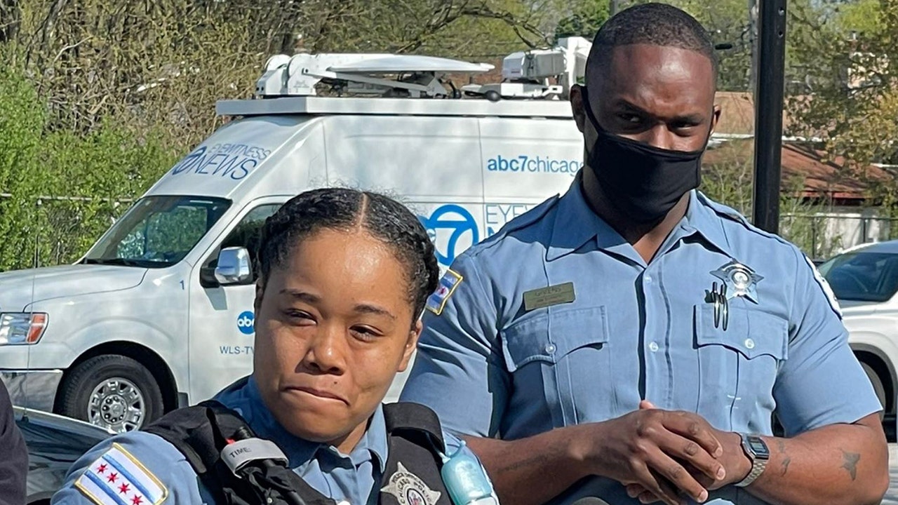 Chicago: Mother of gunshot victim, 13, praises police officers who saved him