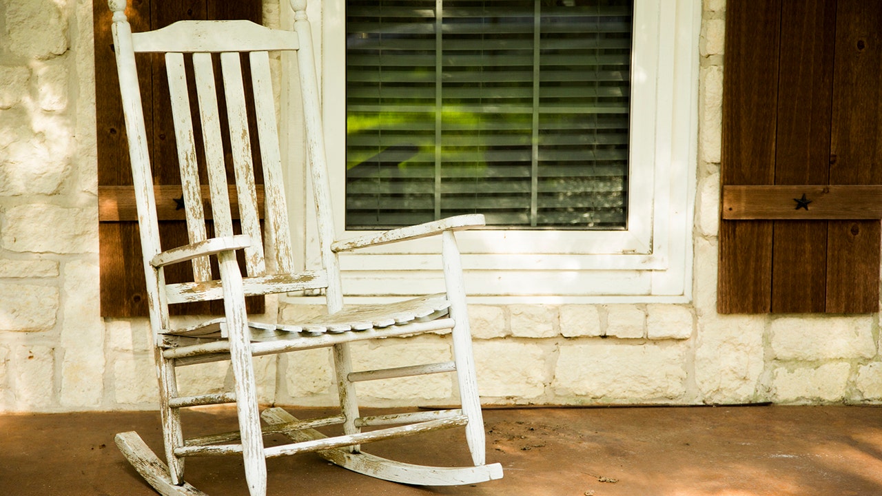 Miami homeowner gets sister, companion evicted from front porch after they squatted for 2 years