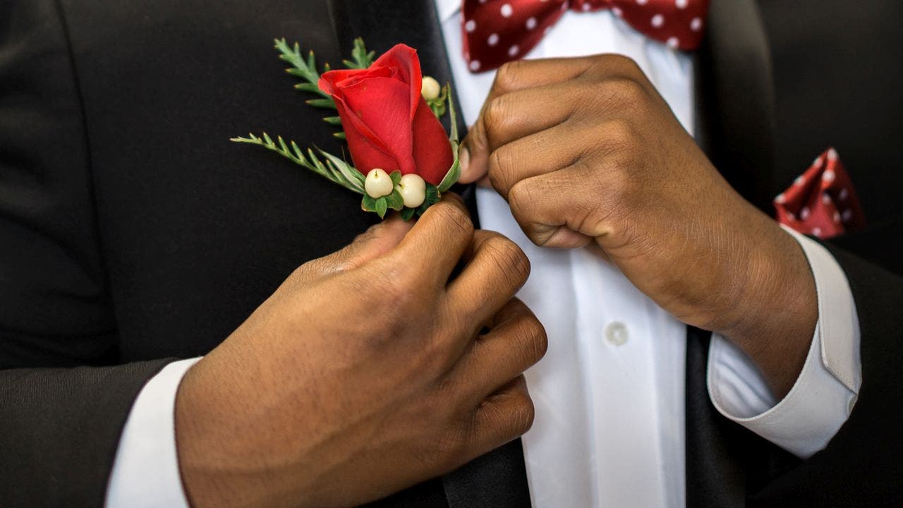 Wedding video of 'flower man' walking down the aisle wins Reddit's heart