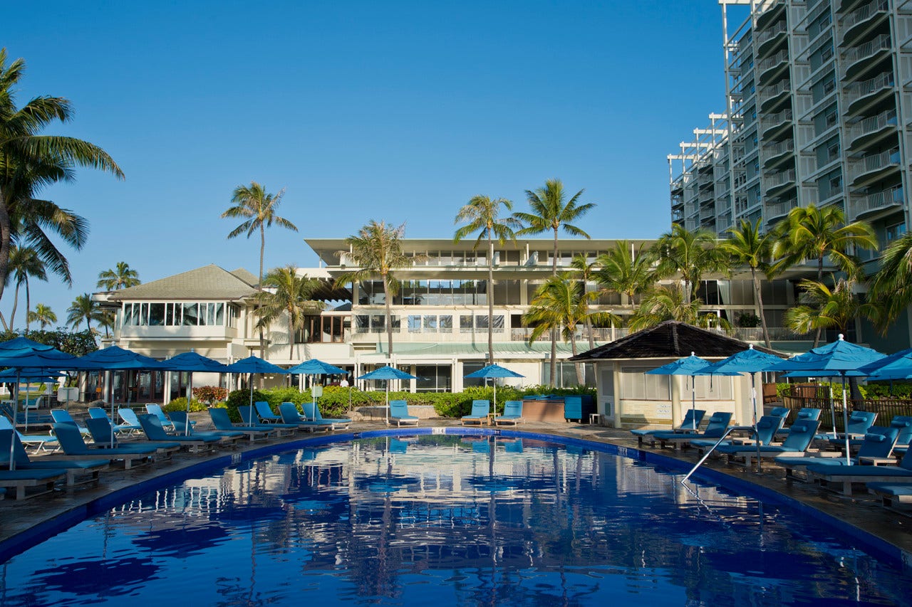 Armed naval officer allegedly kills himself after standing in luxury Hawaii resort