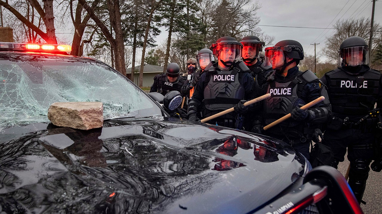 LIVE UPDATES: Daunte Wright police officer shooting body-camera footage released