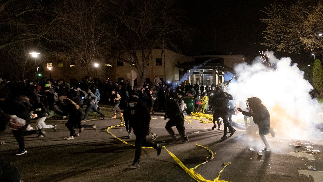 Looting in Minneapolis National Guard Activated After Police Shoot Daunte Wright