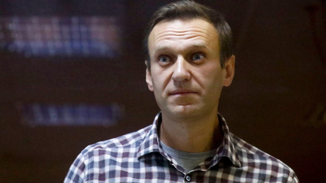 Putin’s critic, Navalny, was transferred to the prison hospital, officials worried that he might die ‘any minute’