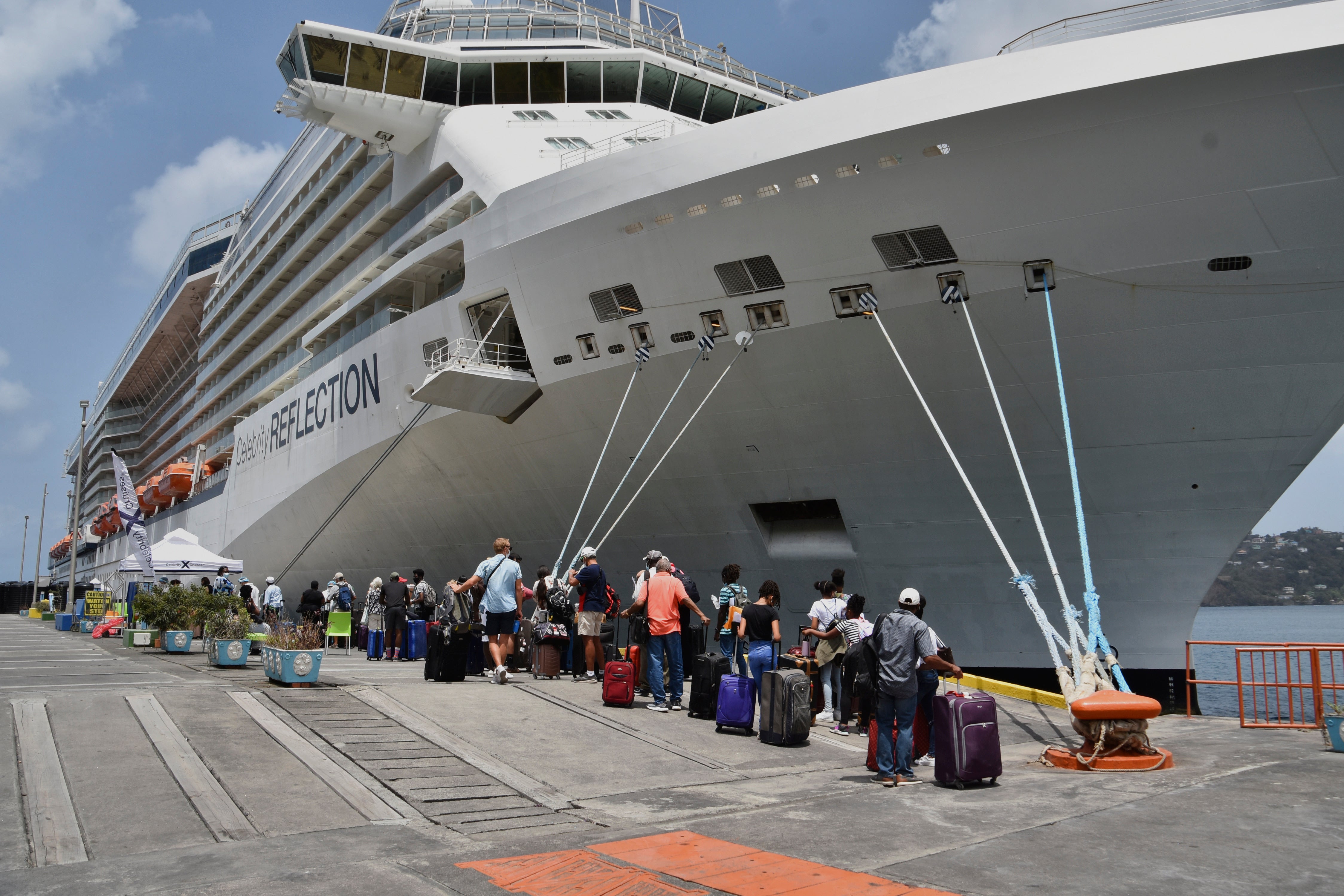 Royal Caribbean sends ships to St.  Vincent to help evacuate amid La Soufriere eruption