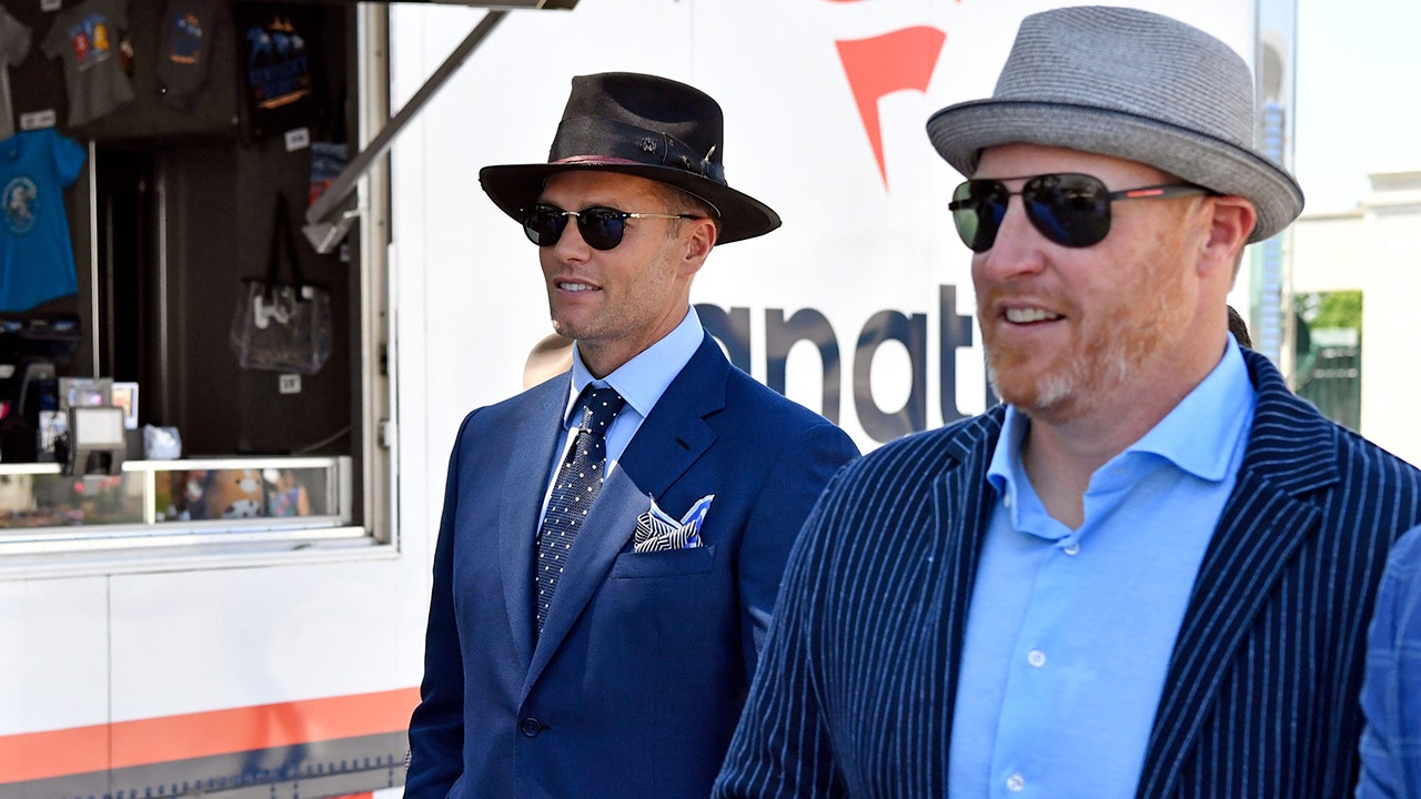 Tom Brady and friends had the best time at the Kentucky Derby