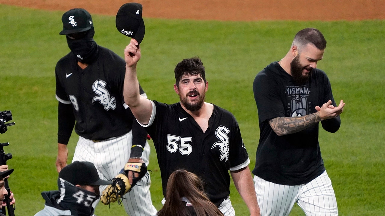 White Sox's Carlos Rodon snipes at MLB over alleged hypocrisy with