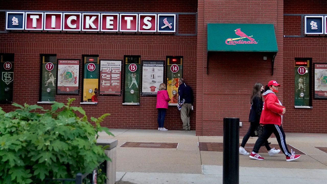 Cardinals-Mets game postponed by rain; doubleheader Tuesday