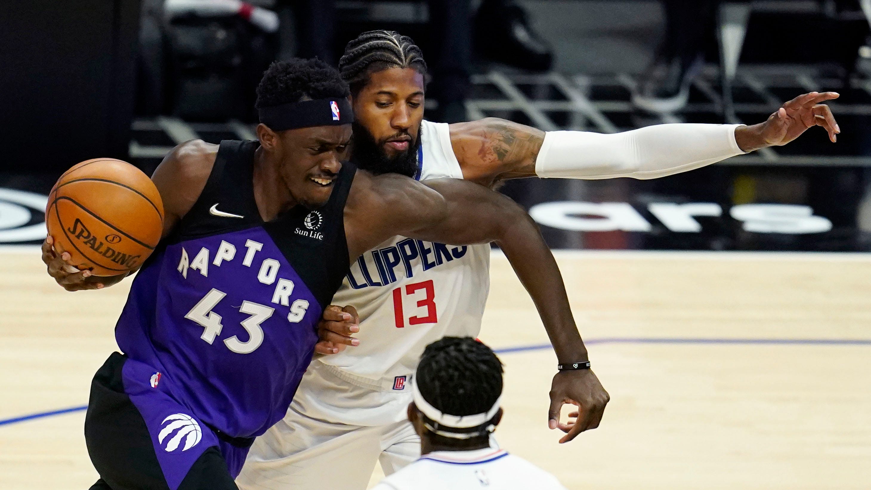 Clippers rally to beat Raptors 105-100, end 3-game skid