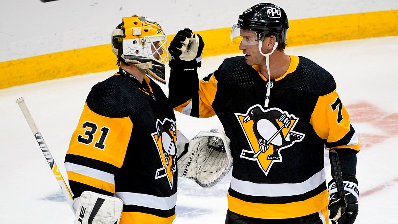 Carter, Lagace help Penguins beat Sabres, clinch 1st in East