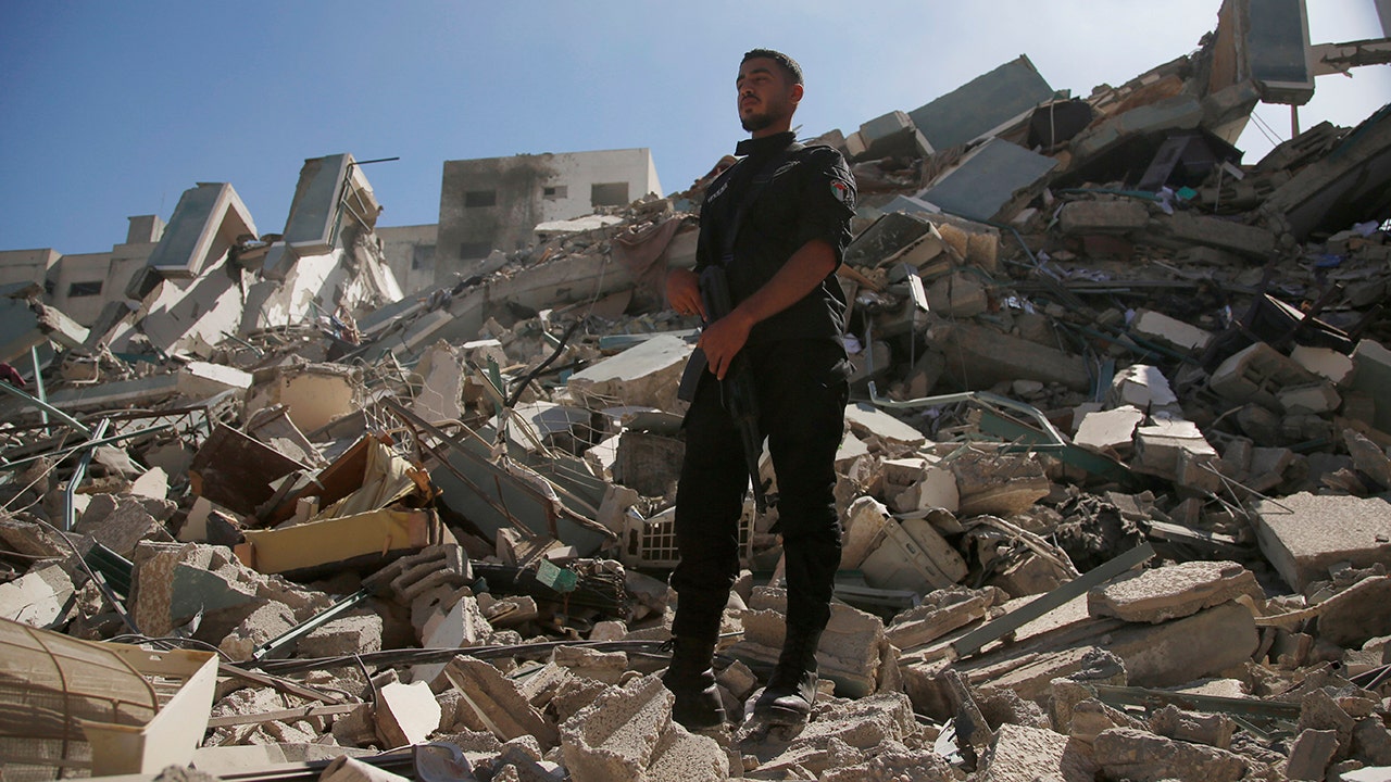 Tiešraides atjauninājumi: Izraēlas armija mērķē uz Hamas līdera mājām Gazā