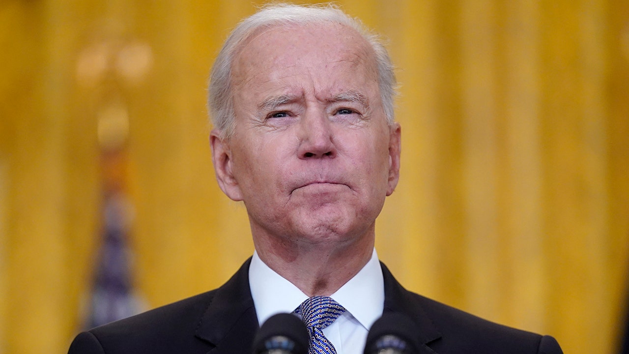 Biden odsuzuje zatčení představitele běloruské opozice a popisuje jeho odklon jako „hanebný útok“