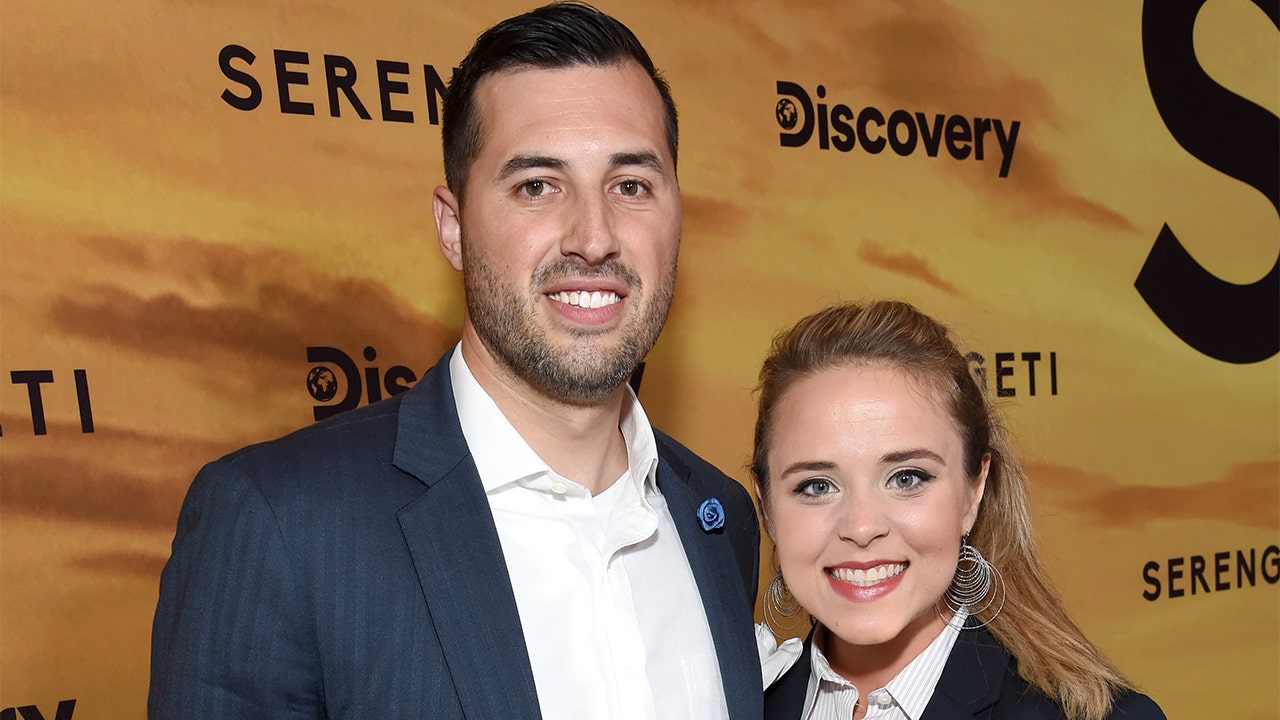 Jinger Vuolo recalls losing her grandmother, enduring a painful miscarriage: ‘God carries me through’