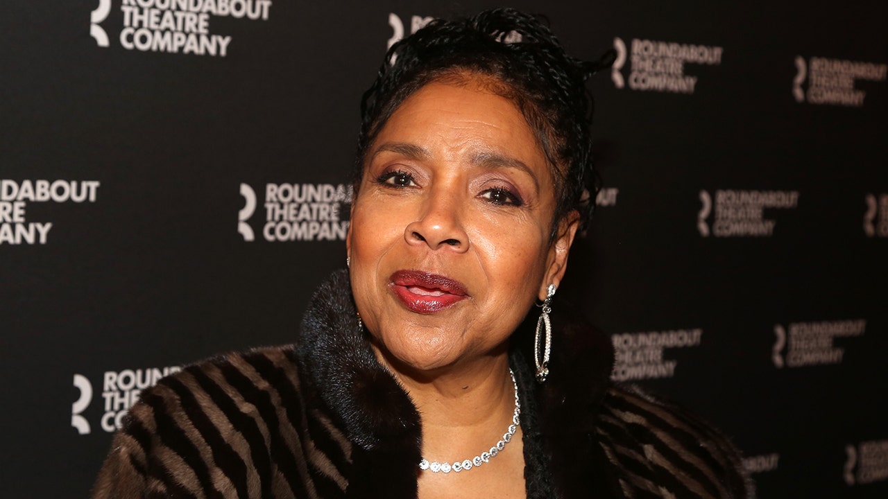 Phylicia Rashad accused of enabling Bill Cosby by Twitter troll, fans rush to her defense - Fox News
