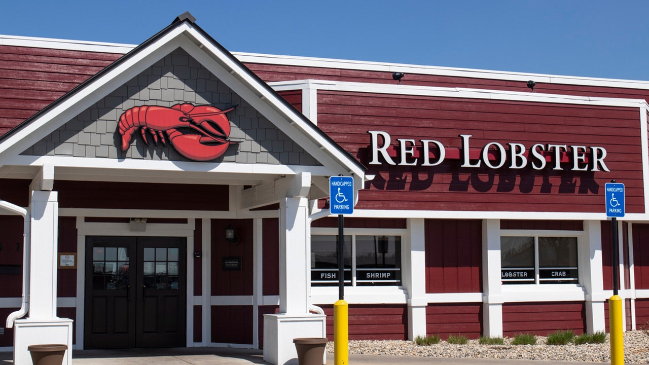 Red Lobster seeking 'Chief Biscuit Officer' in new sweepstakes