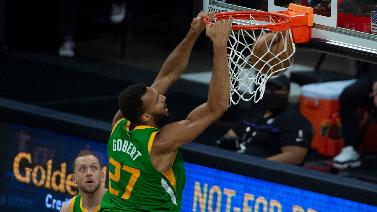 Jazz take top spot in NBA playoffs, thump Kings 121-99
