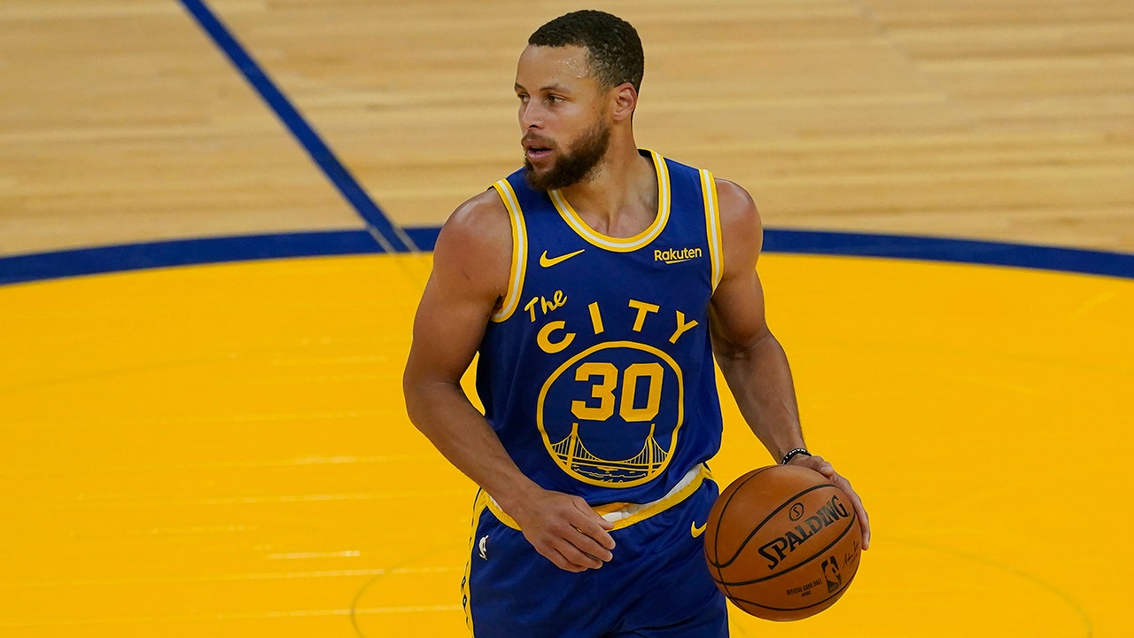 Stephen Curry's late 3 lifts Warriors past Jazz 119-116