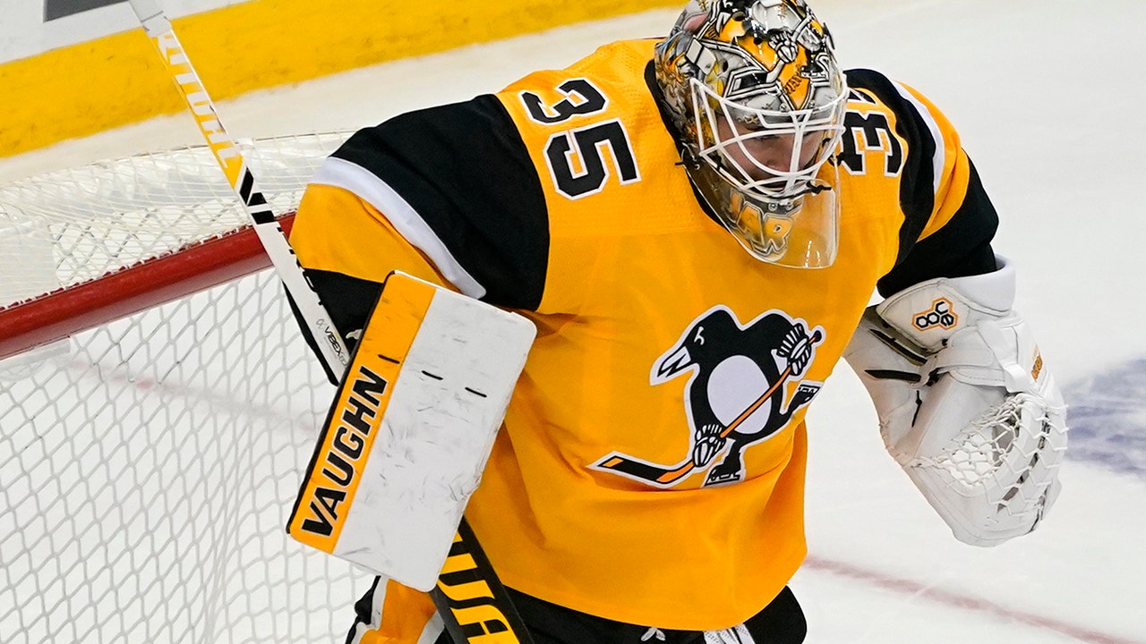 Jarry rebounds with 37 saves, Pens even series with Isles