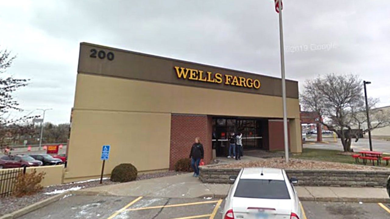 Minnesota police respond to bank robbery in progress, hostage situation at St. Cloud Wells Fargo location