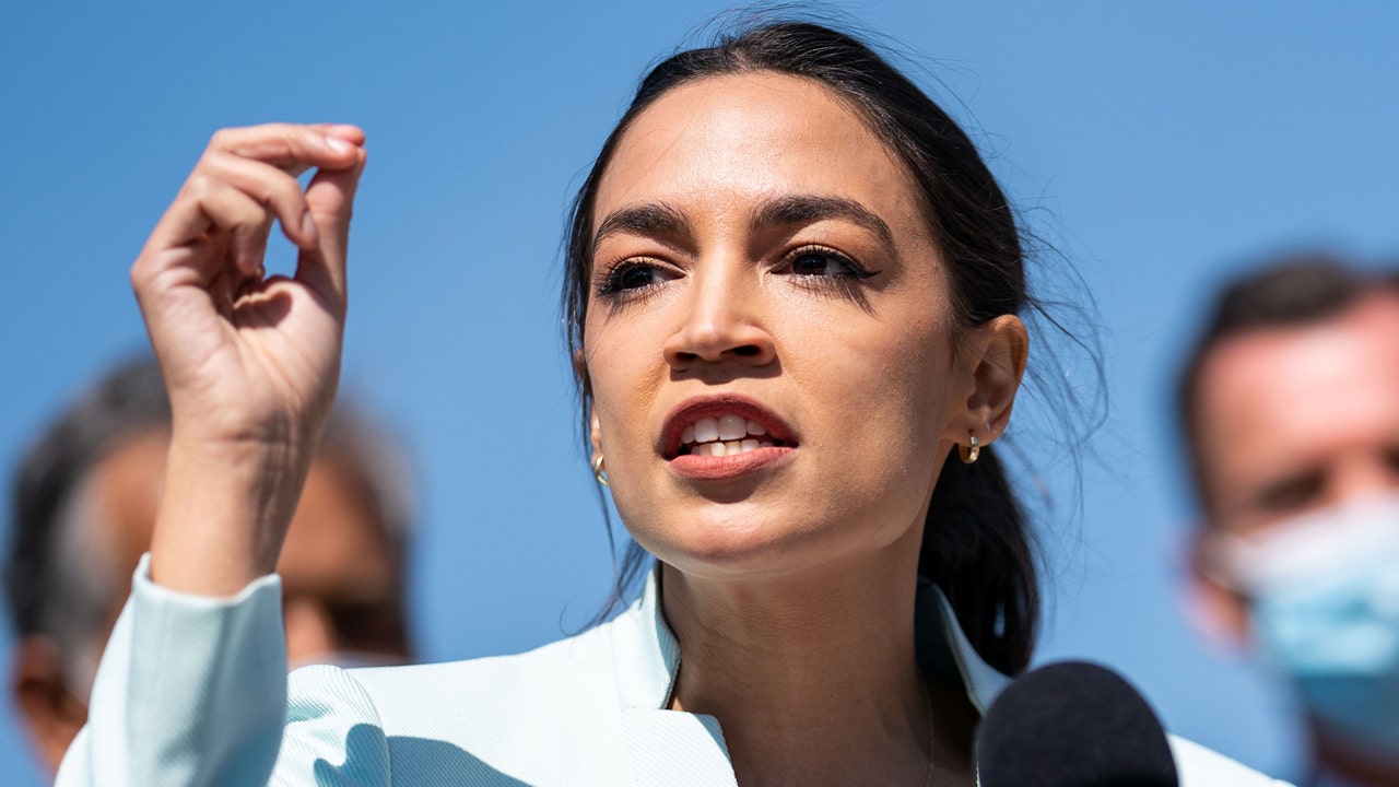 House Republicans send message to AOC, 'Hamas Caucus' with hallway posters