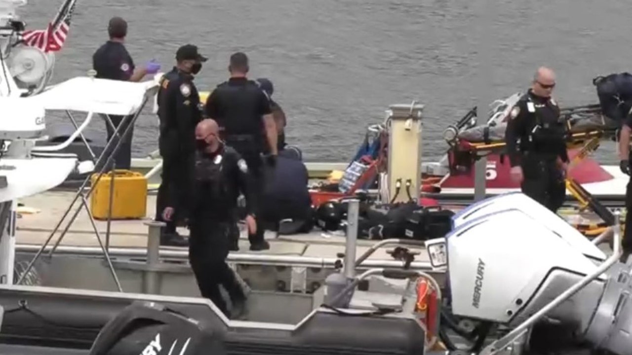 San Diego boat capsizes killing 4, injuring 24 in smuggling operation