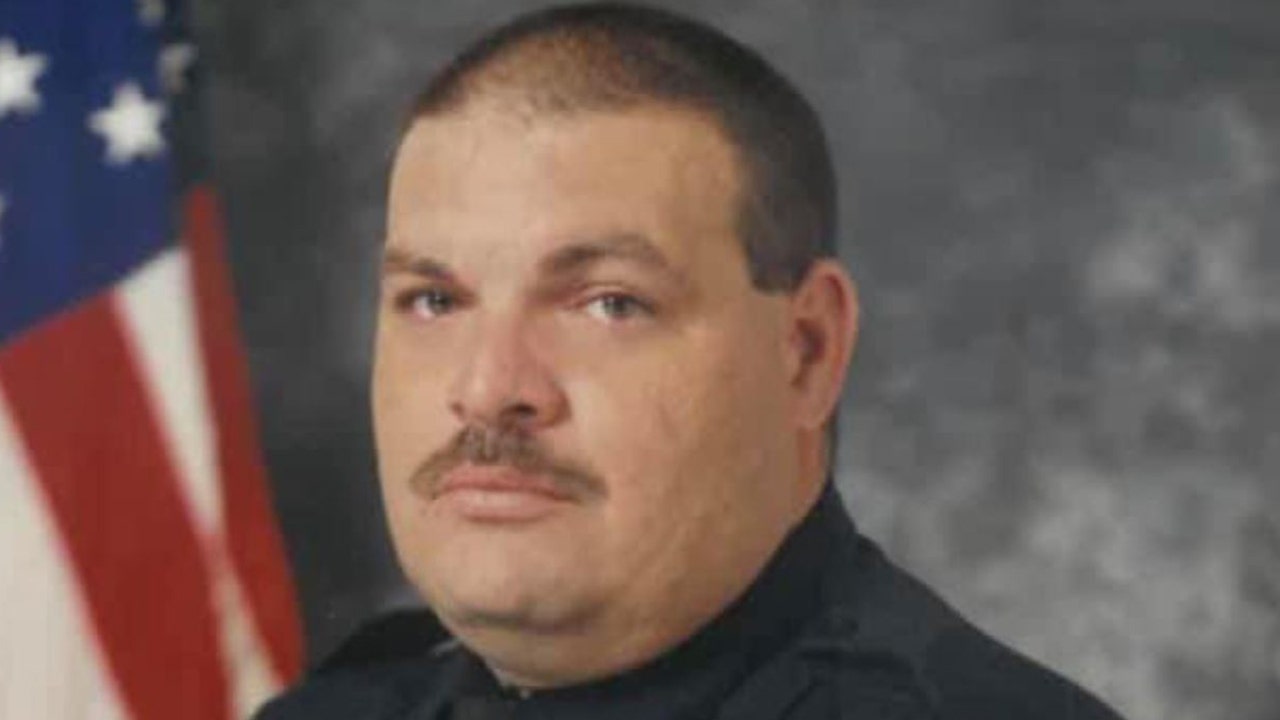 Arizona police officer dies after struck by vehicle while on off-duty assignment