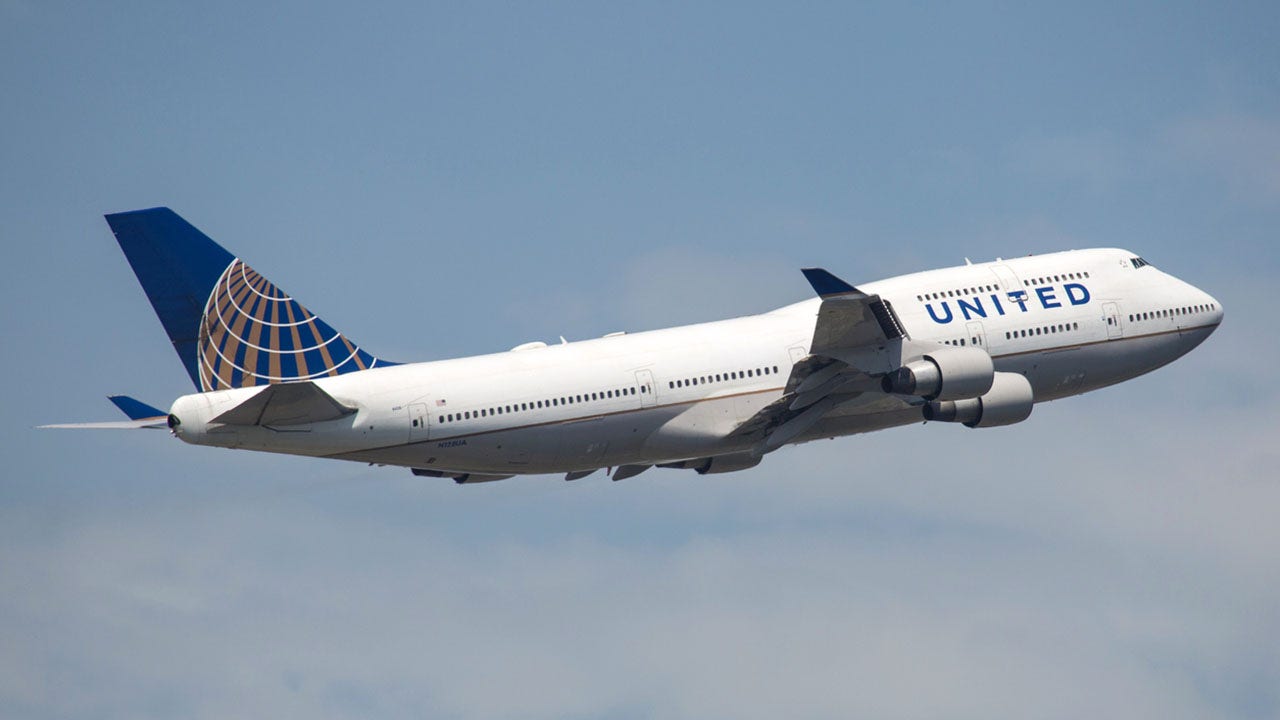 United Airlines extends beer/wine service to more flights over two hours