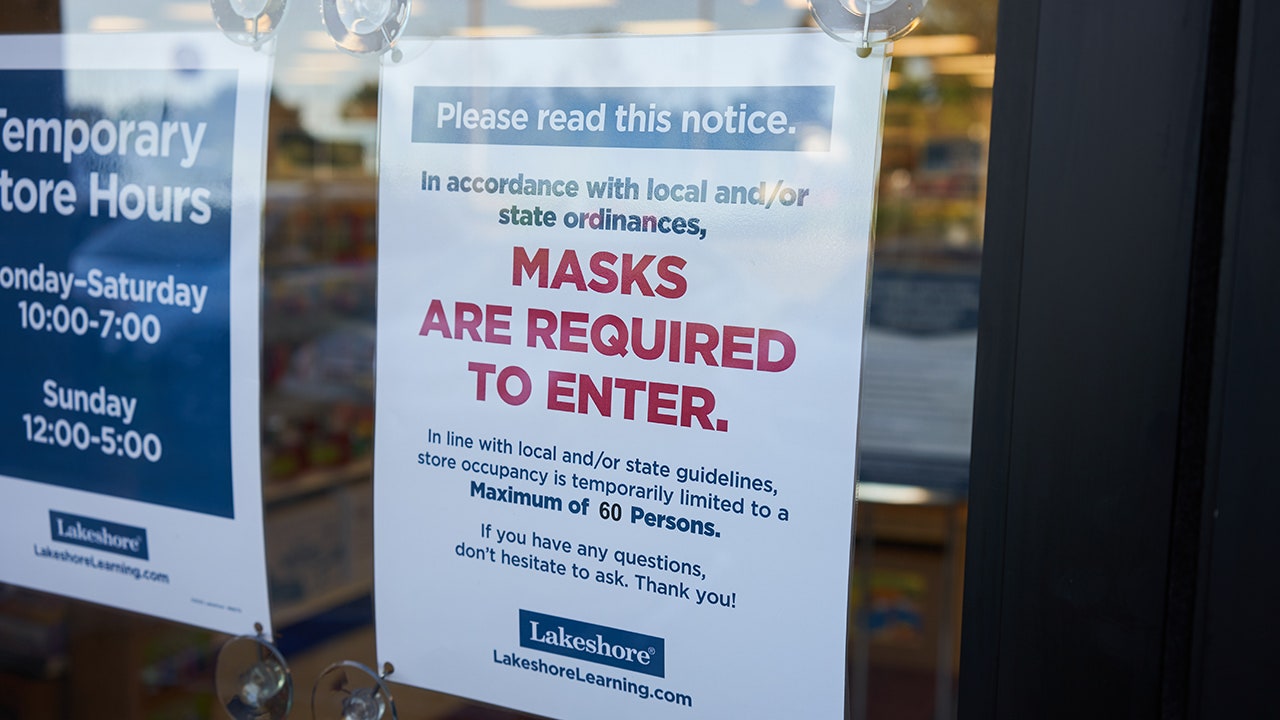 Cloth masks may not protect against omicron, report says