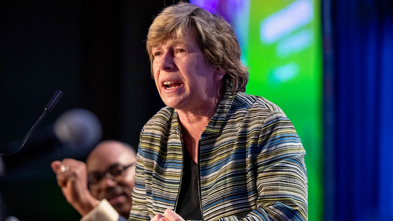 Analysts react as Randi Weingarten pushes for 'universal masking' in schools: 'Just insane'