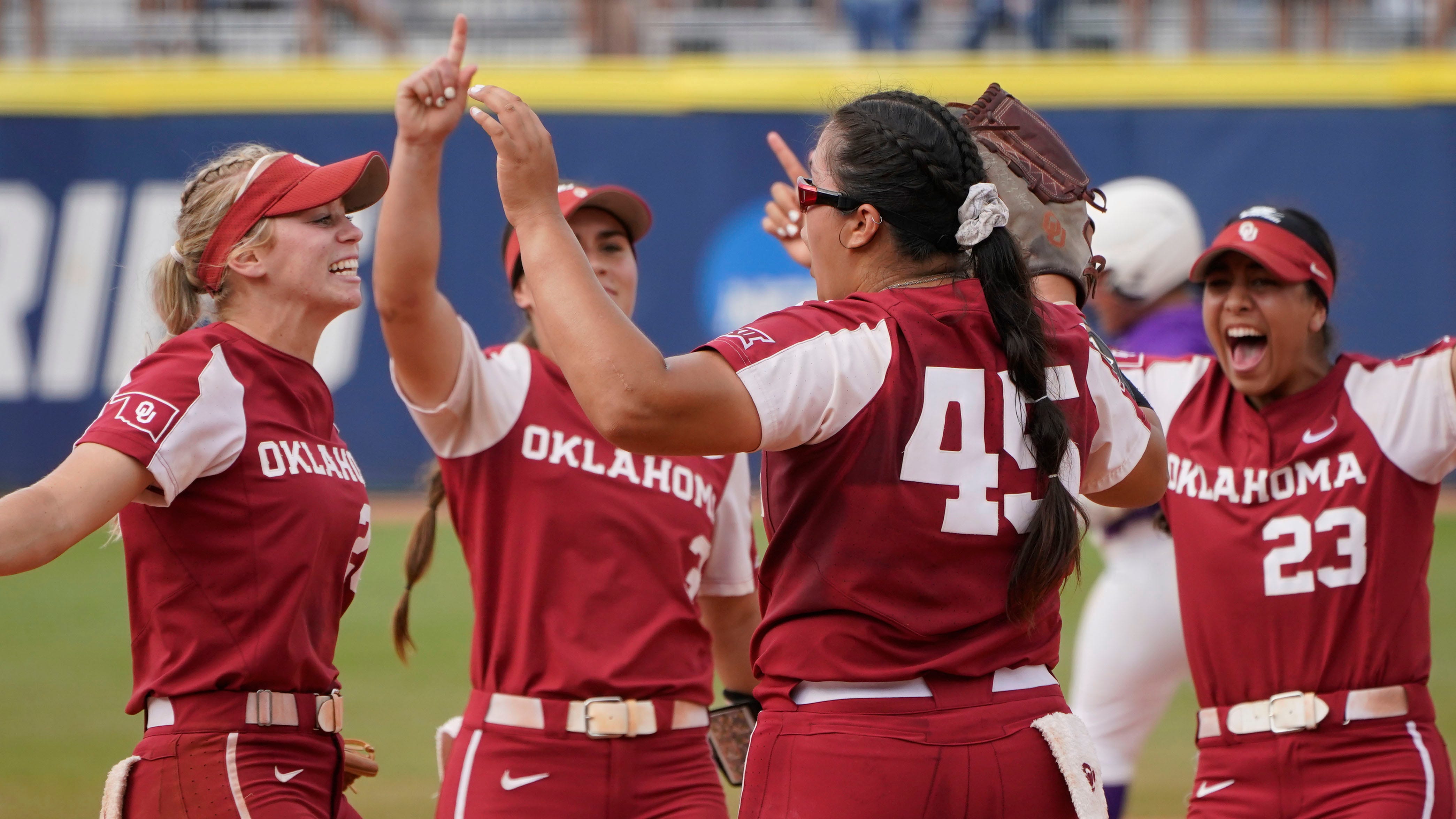Oklahoma, Florida State advance to WCWS championship series