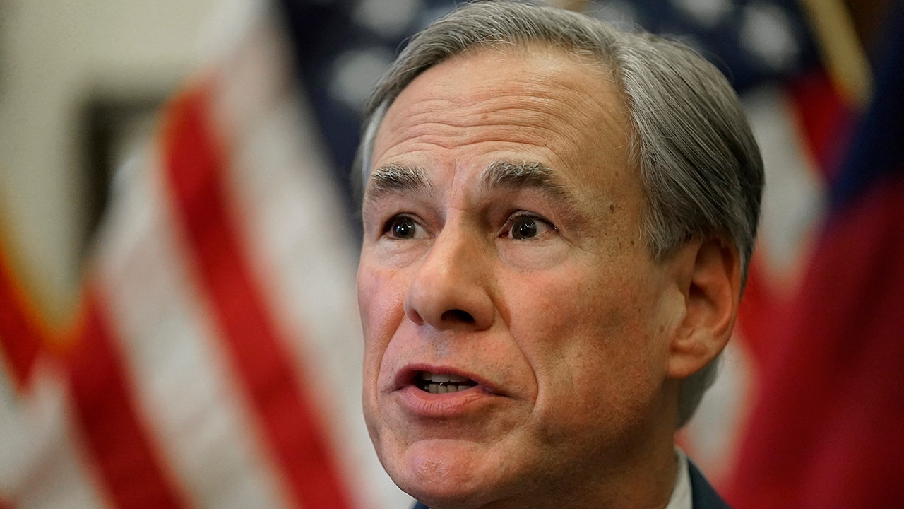 Gov. Abbott says Texas will build border wall amid immigration crisis