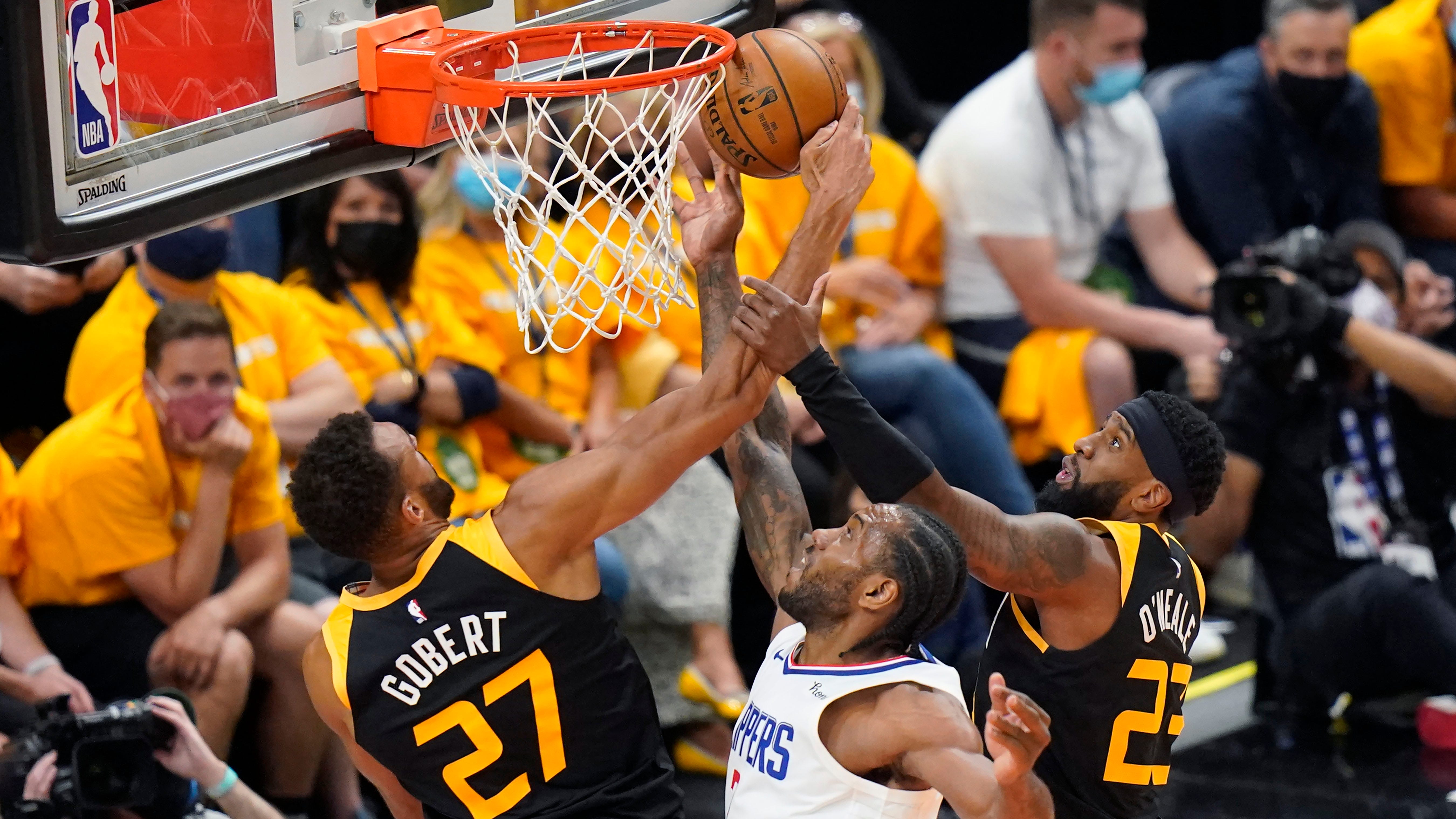 Donovan Mitchell scores 45, rallies Jazz past the Clippers