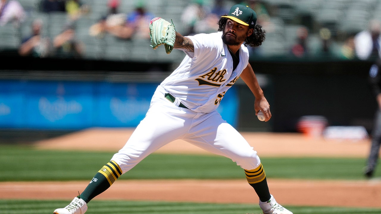 Manaea, A's hand D-backs 19th straight road loss, 4-0