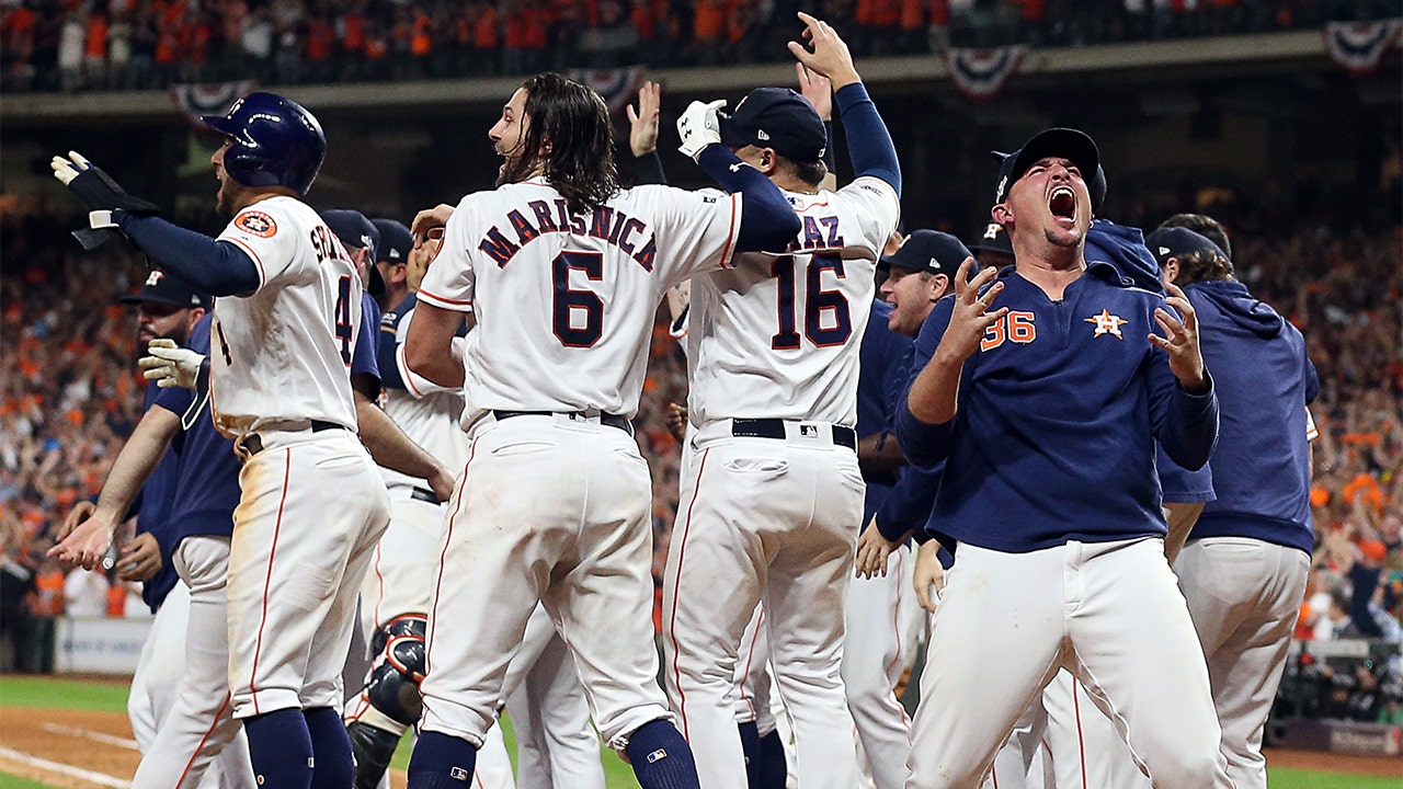 Yankees vs Astros: Fans taunt Houston for sign stealing scandal