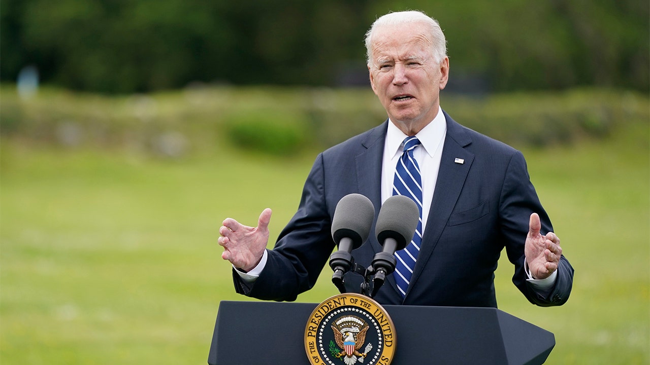 Biden heckled at Terry McAuliffe rally, plagued by another small crowd