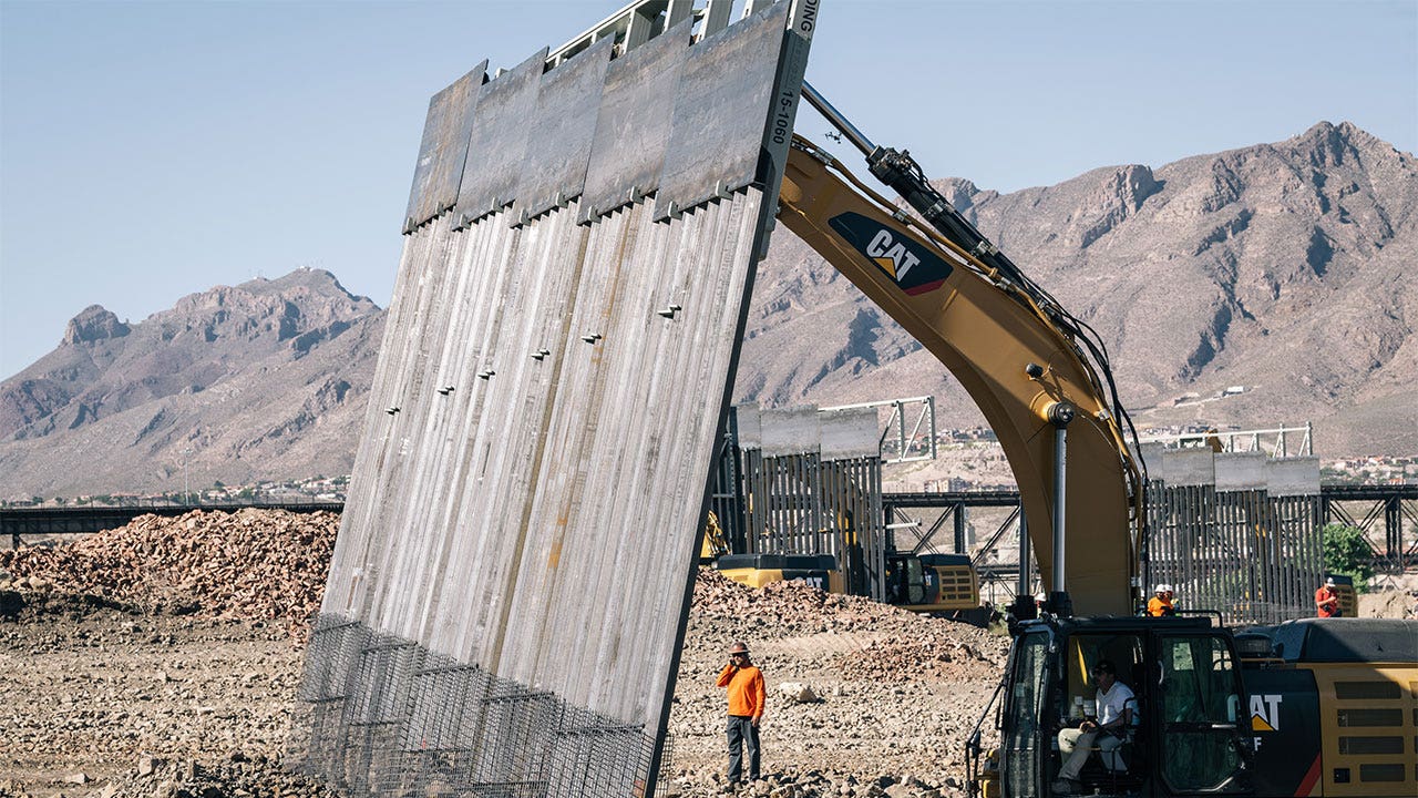 House Republicans call for renewal of wall construction contracts in new border security plan