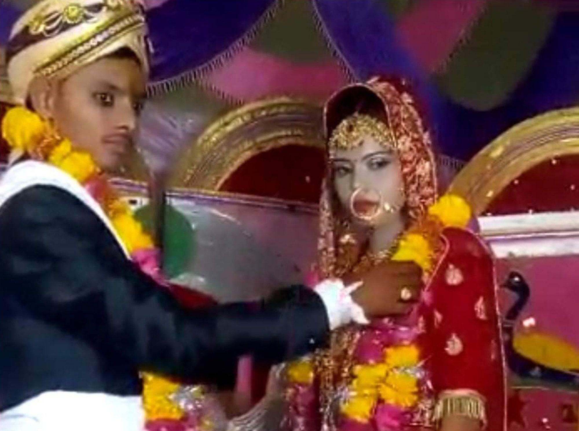 Līgava mirst no sirdslēkmes savās kāzās Indijā, tāpēc tiek ziņots, ka līgavainis apprecas ar savu māsu