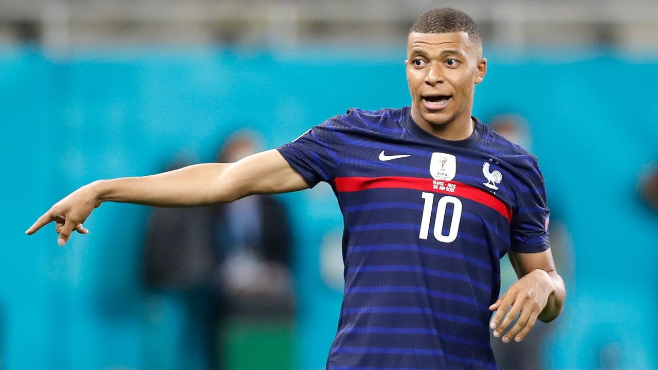 PSG no longer selling Mbappé's jersey as player continues to train